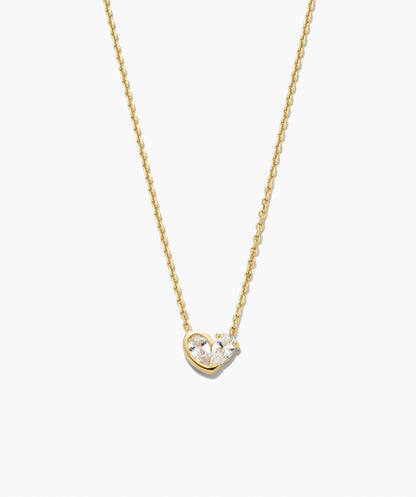 Colar dourado com pingente de coração