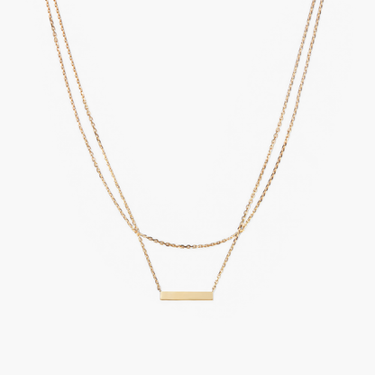 Colar dourado em camadas com barra