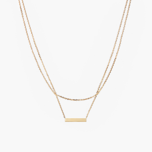 Colar dourado em camadas com barra