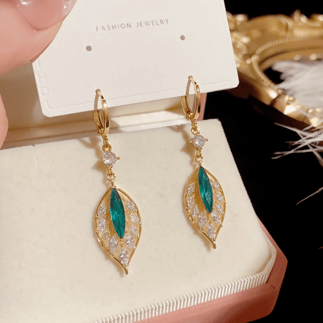 Brinco Longo Folhas Verdes - Cristal Luxuoso | Lançamento 2024