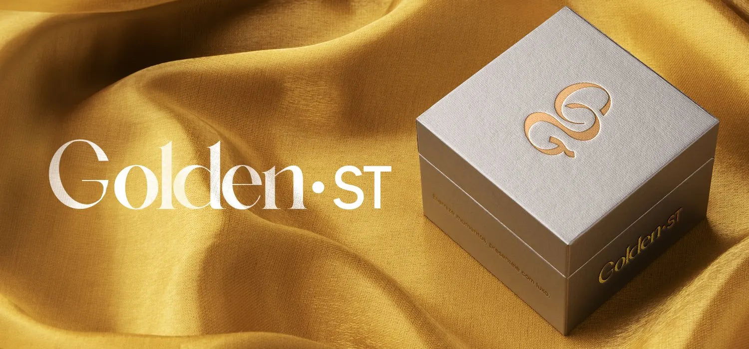 Caixa de joias Golden St sobre cetim dourado
